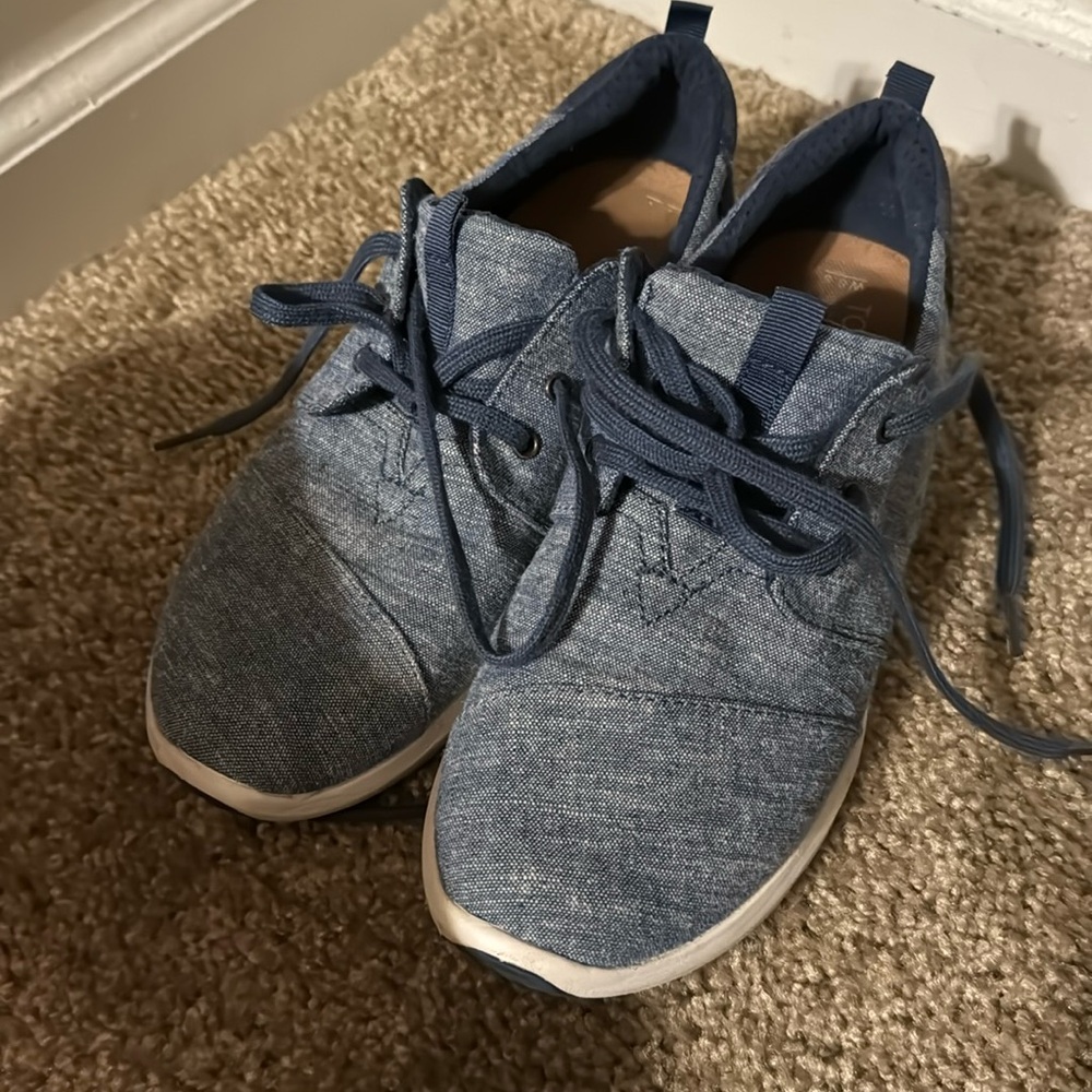 Tom’s sneakers
